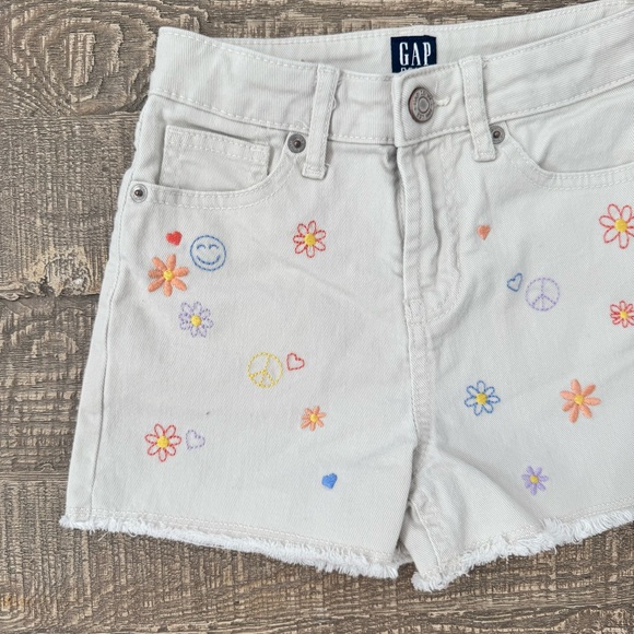 Gap Cream Denim Embroidered Relaxed Shorts Size 7 - Picture 4 of 7